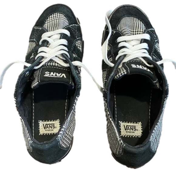 Vans Lace Up Sneakers - Size 7 - Picture 6 of 9